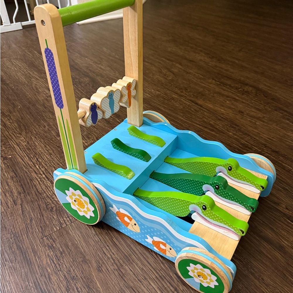 Melissa and Doug Chomp and Clack Alligator Push Toy